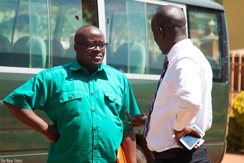 Genocide suspect Seyoboka (L) chats with his lawyer Nkundabatware at court last week. Nadege Imbabazi.