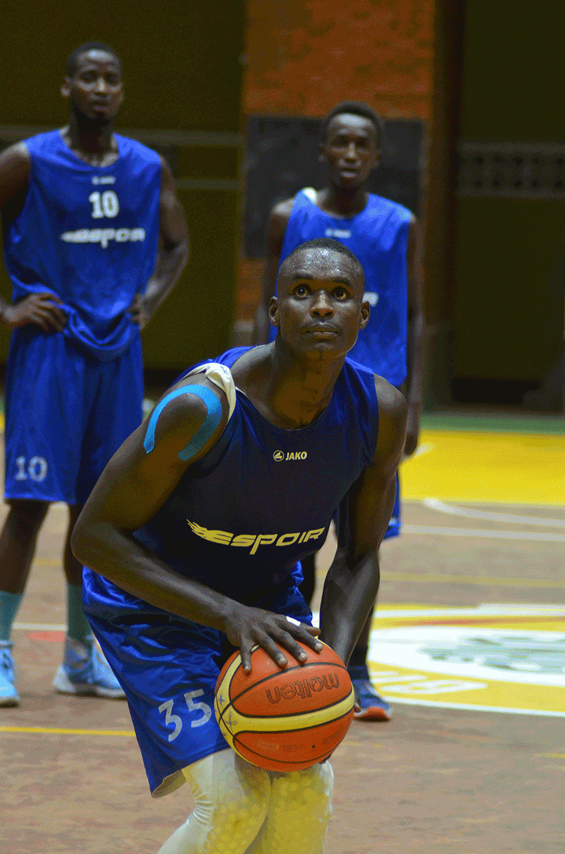 Espoir's Pascal Niyonkuru prepares to take a free throw during a recent league game against Patriots at Amahoro indoor stadium. S. Ngendahimana.
