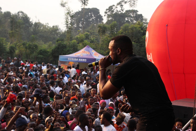 The Ben performing in front of his fans, they were happy to meet him after long time ago. / Elias Hakiimana