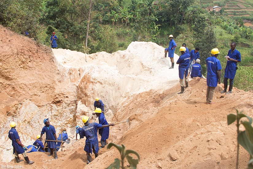 Due to the Nature of the Soil in Nyamasheke District, the Inspectors advised the miners to use open tunnels instead of underground tunnel. Photo: Janvier MUNYAMPUNDU, CESB