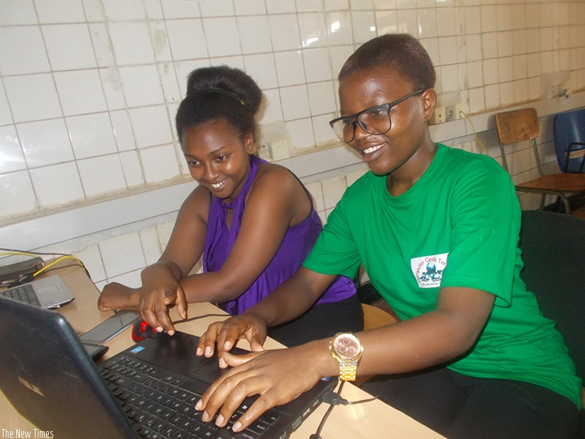 Ishemaryayo (R) and Immaculee Uwineza, a student at the College of Medecine and Health Sciences who is data manager of the platform, monitor their work. Elias Hakizimana.
