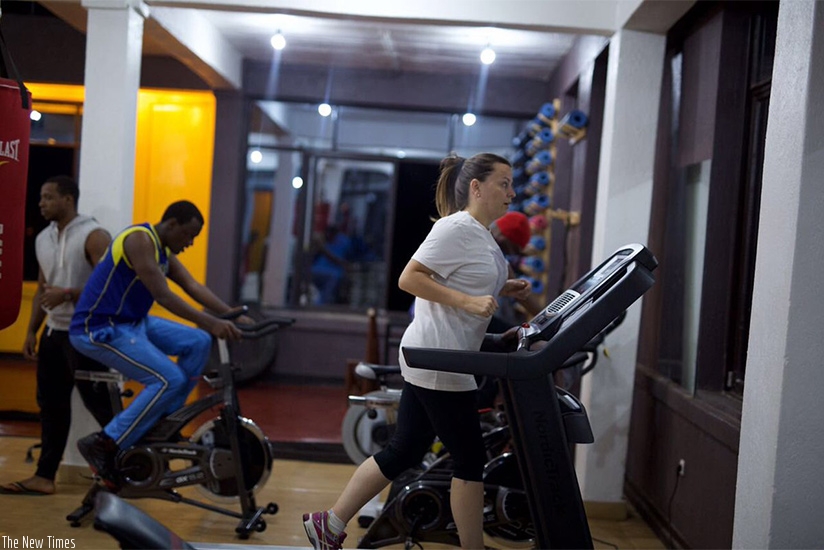 People during a fitness session in a gym. Technology has made exercising more easy. (Net photo)