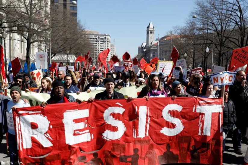 Protesters demonstrated against President Trump and his plans to end Obamacare on Thursday. Net photo.