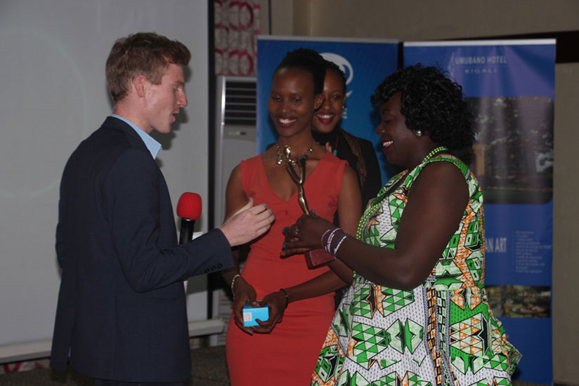 Actress Antoinette Uwamahoro, best known as Intare y'Ingore, receiving the award. / Eddie Nsabimana