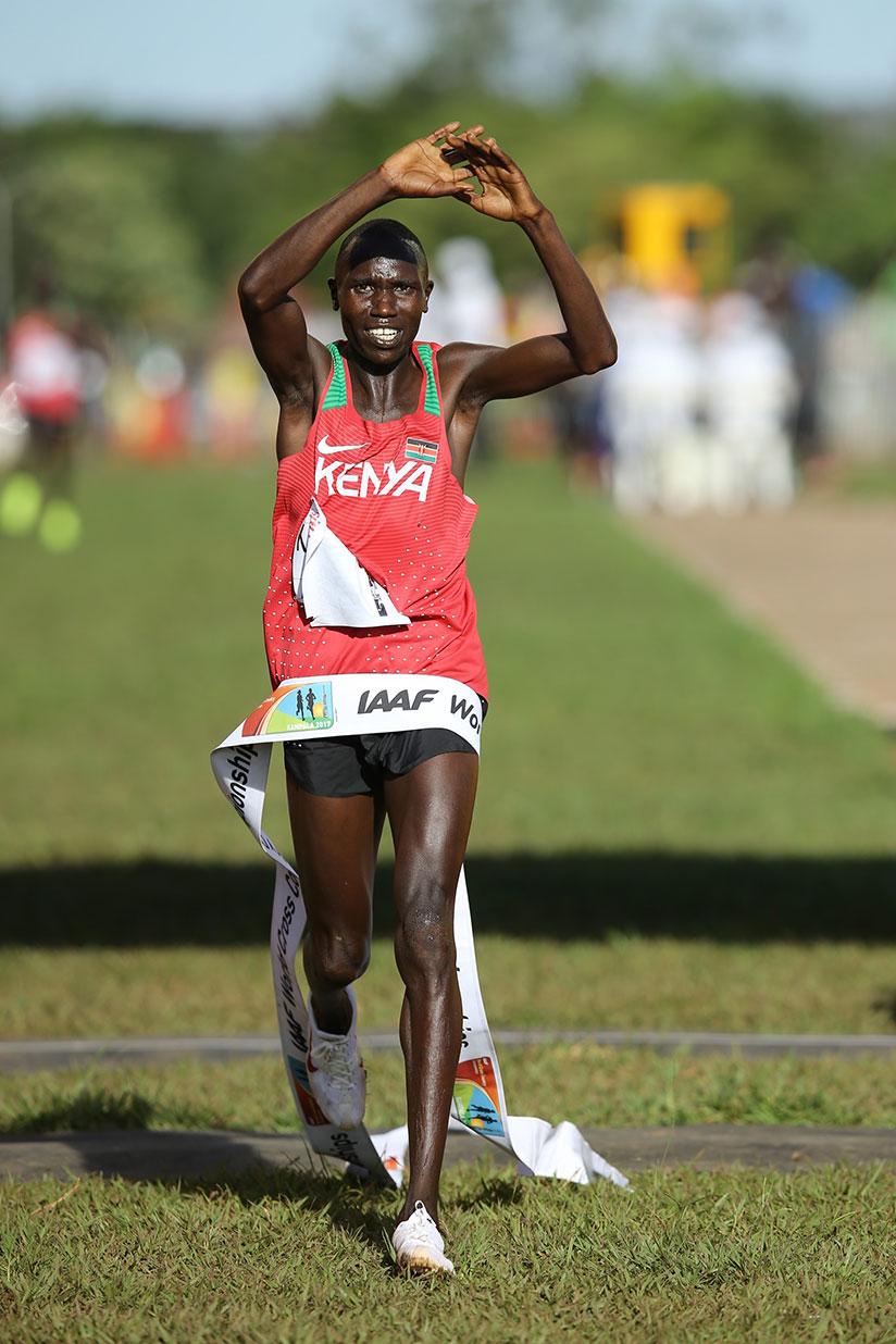 Geoffrey Kipsang Kamworor successfully defended his men senior title after covering the 10km race in 28 minutes and 24 seconds. / Internet photo
