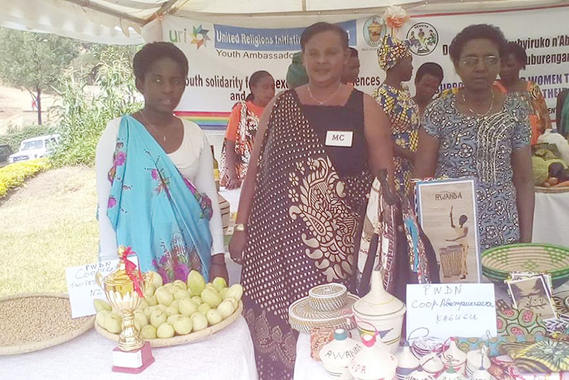 Mukantabana (center) during an exhibition with the beneficiaries.