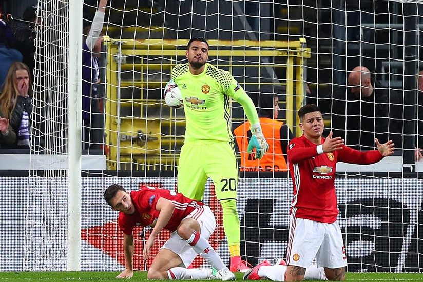 Marcos Rojo, Matteo Darmian and Sergio Romero look dejected in the aftermath of that late equaliser from Dendoncker. / Internet photo