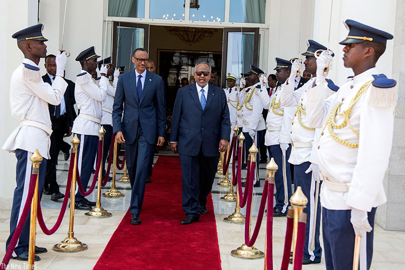President Kagame is received by his counterpart, President Ismael Omar Guelleh, on arrival in Djibouti yesterday.  (Photos by Village Urugwiro)