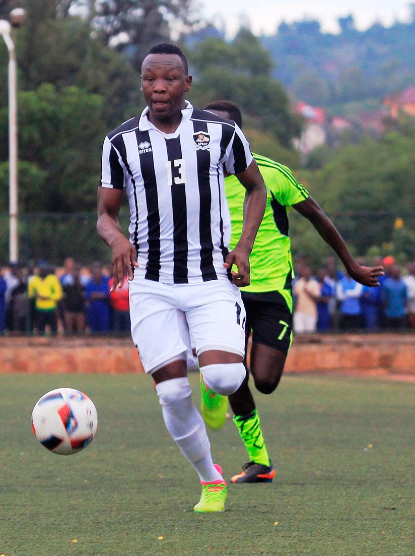 Centre back Aimable Nsabimana gave APR FC the lead in the 85th minute as the defending champions left it late to beat SC Kiyovu 2-0 on Sunday. rn/ Sam Ngendahimana