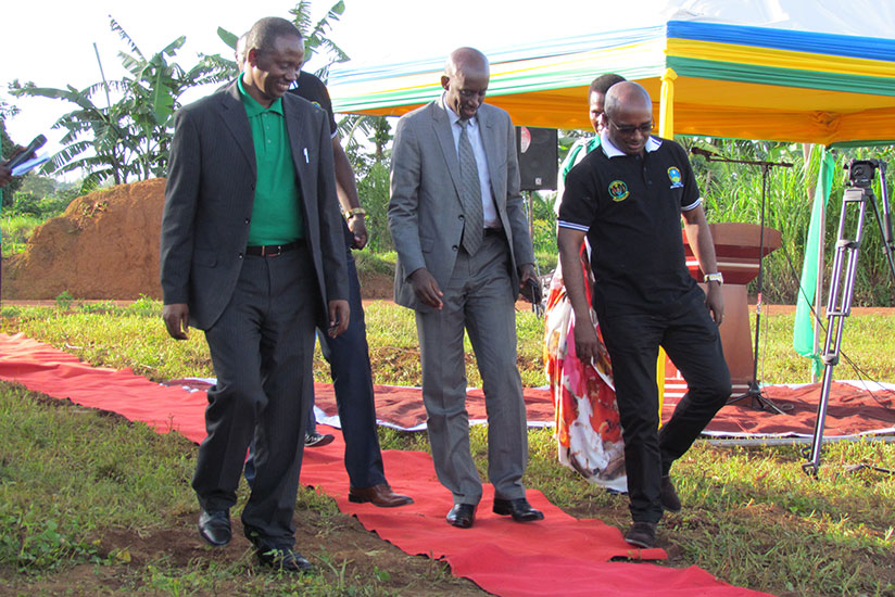 (R-L) CoK Mayor Pascal Nyamurinda, MINALOC Minister Kaboneka (C) and Dismas Nkubana, president of Kicukiro advisory council joining the event at Gahanga sector on Monday (Photos by Elias Hakizimana)