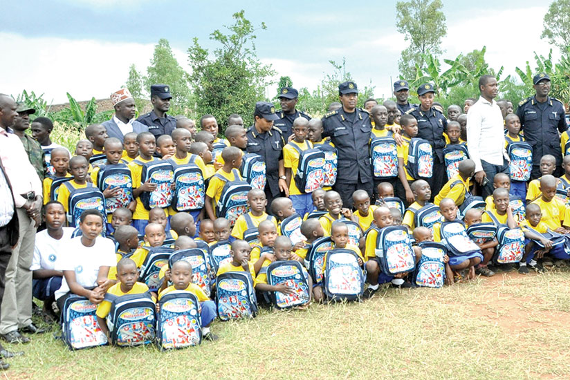 Police officers in a group photo with Imitavu after interacting with them recently. RNP also donated an assortment of  scholastic materials to the youngsters. Courtesy.