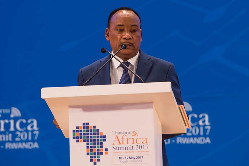 Niger President Mahamadou Issoufou speaks during the Transform Africa Summit that ended on Friday. During the summit, African Heads of state pledged to ensure that Smart Africa is achieved. / Village Urugwiro 