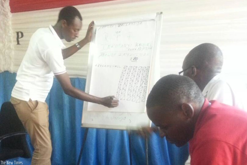 An electoral agent tallies votes in Kacyiru on Saturday. Richard Irakoze. 
