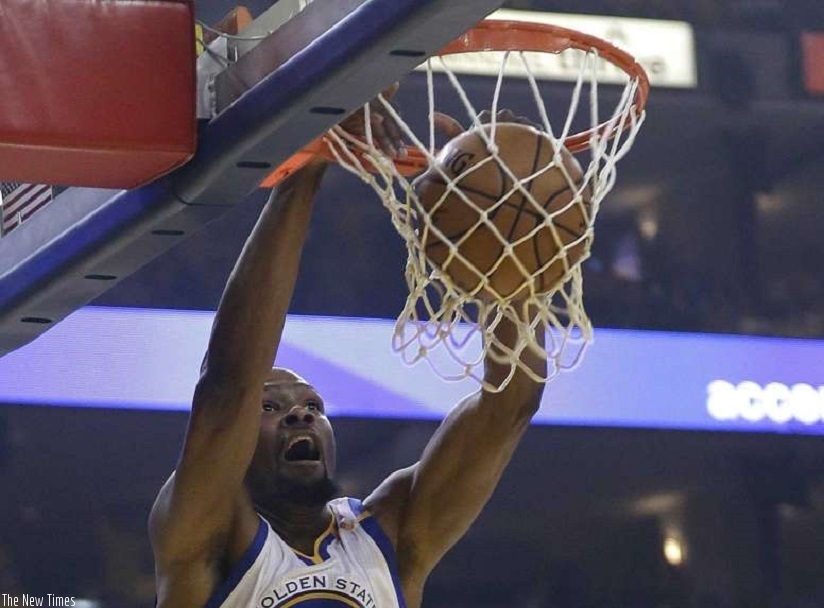 Golden State Warriors forward Kevin Durant (35) dunks against the Cleveland Cavaliers. Net photo