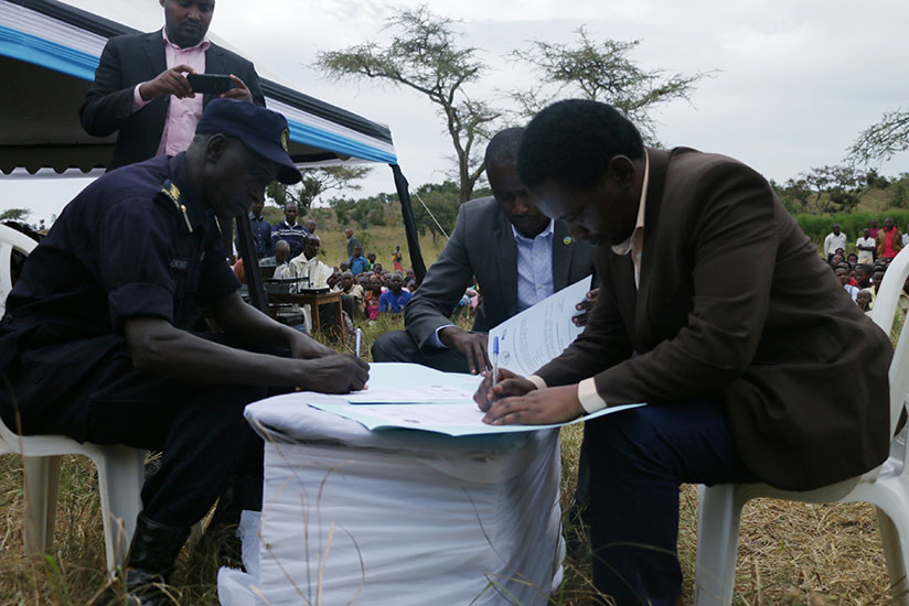DPC and mayor of Nyagatare signing an MoU to handover solar systems