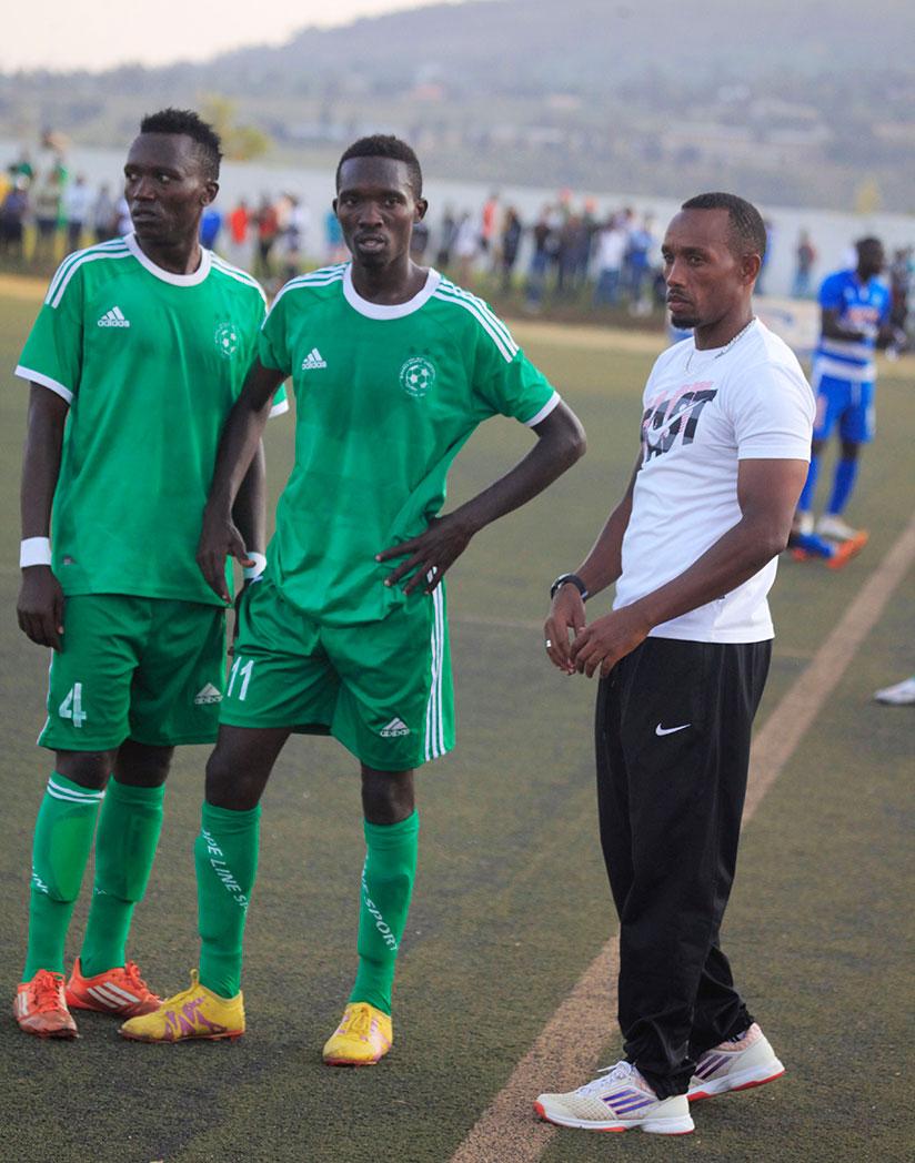 SC Kiyovu assistant coach Djabil Mutarambirwa and his players look dejected after losing the final league match 2-1. / Photos: Sam Ngendahimana