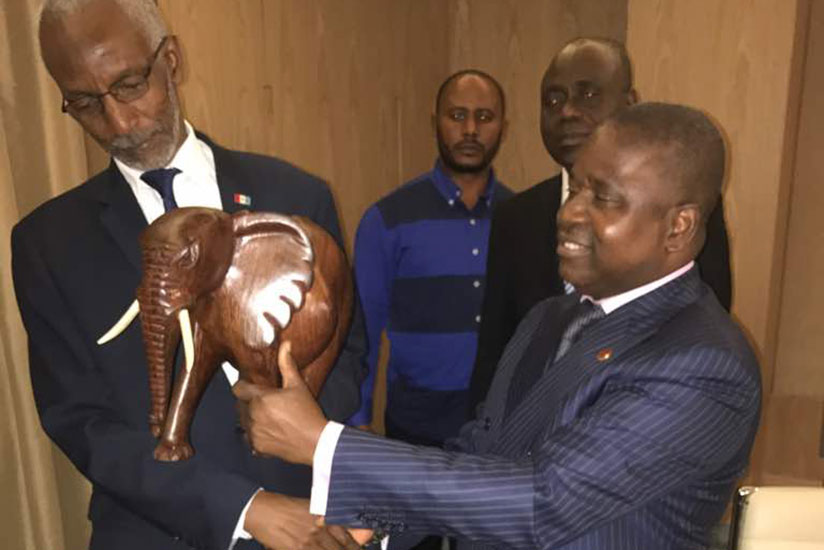 RPF-Inkotanyi secretary-general Francois Ngarambe (L) exchanges a gift with Pierre Ngolo, the secretary-general of Parti Congolais du Travail (Republic of Congo) in Kigali yesterda....