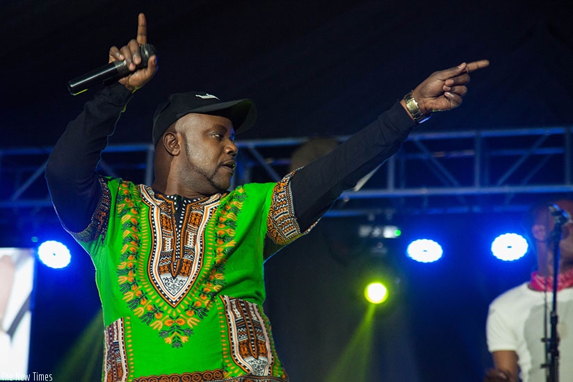 Kidum during the show at Kigali Serena Hotel on Friday. He entertained revelers with his Kirundi and Kiswahili songs. Photos by Nadege K. Imbabazi.