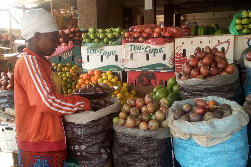 Consumers now have to dig deeper into their pockets to buy fruits. )Remy Niyingize)