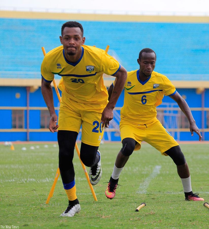 Rwanda international Ally Niyonzima (front) still had one year remaining on his contract with Mukura Victory Sports. rnS. Ngendahimana.