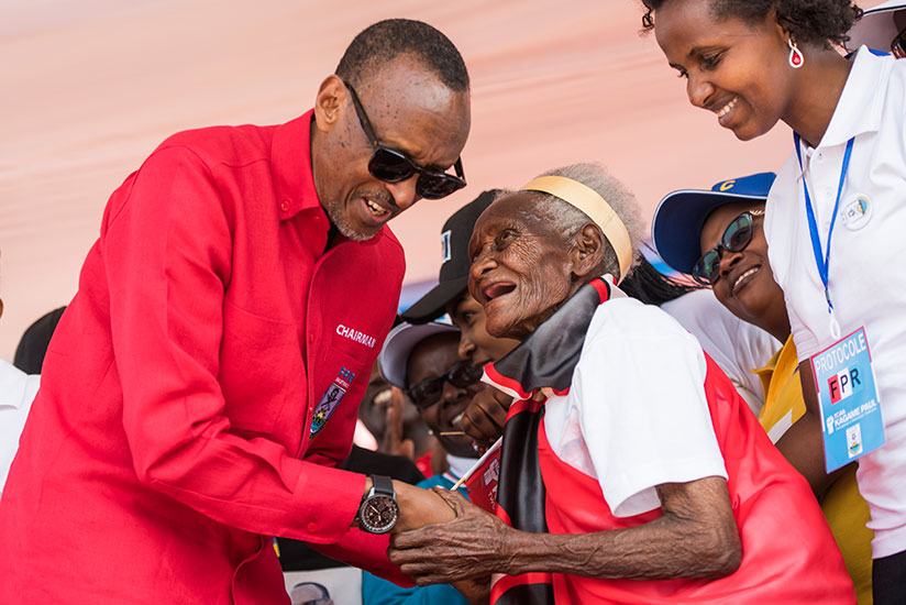RPF-Inkotanyi flag-bearer, incumbent President Paul Kagame, greets a 107-year-old woman during his rally in Nyamagabe District in Southern Province yesterday. (Courtesy)