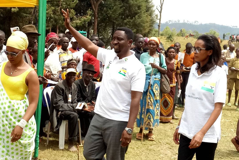Frank Habineza (C) arrives in Muhanga District for his rally yesterday.