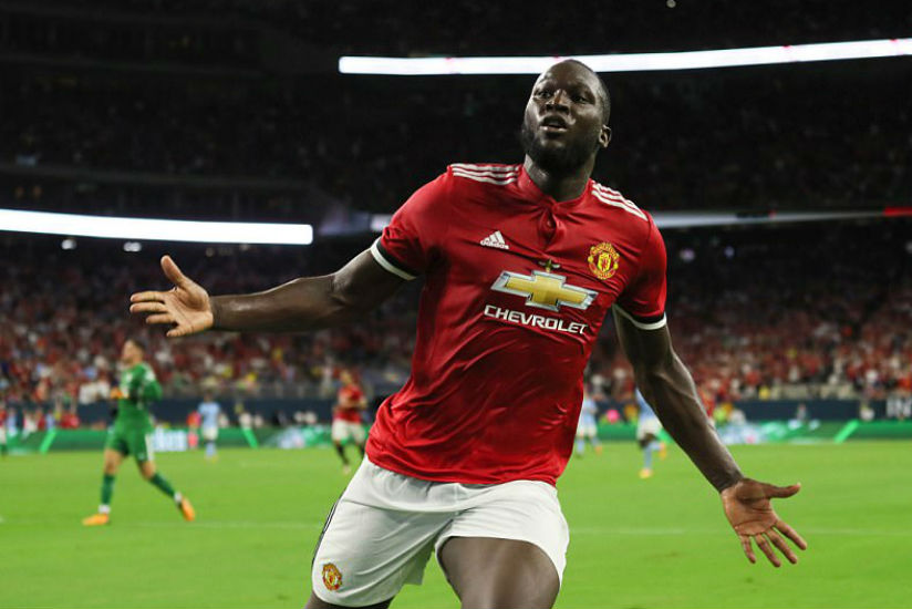 Romelu Lukaku celebrates after opening the scoring for Manchester United against Manchester City in Houston. / Internet photo