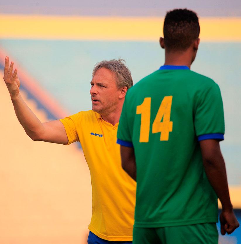 Hey issues instructions to Amavubi players during training on Wednesday. The German is confident about his team's chances of eliminating Tanzania. / Sam Ngendahimana