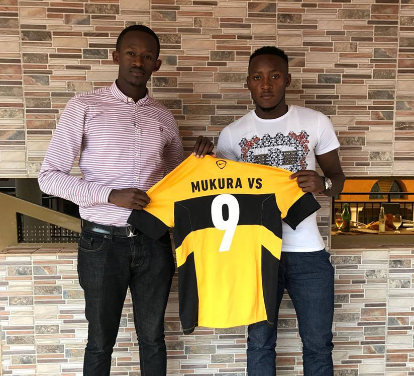 Rachid Mutebi (right) poses with Mukura secretary general Fidele Niyobuhungiro after signing a two-year deal. / Courtesy