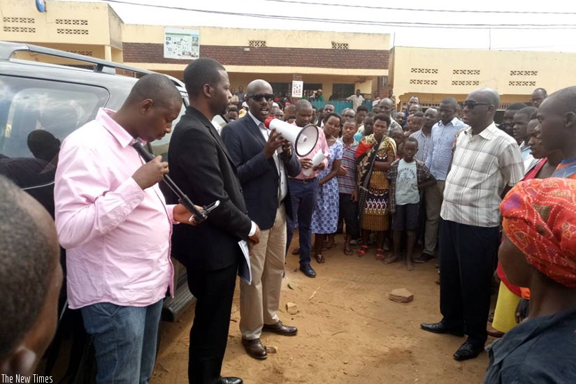 Mpayimana being introduced to Gatsibo electorate by Mayor Gasana yesterday. / James Habimana