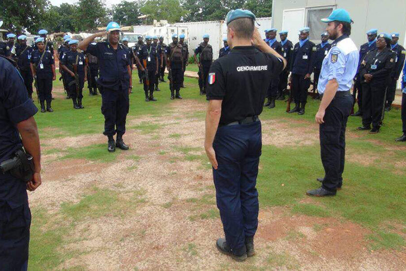 RWAFPU2 contingent commander, Chief Supt. Jean-Claude Kajeguhakwa receiving MINUSCA Police Commissioner Gen. Roland Zamora at their base camp.