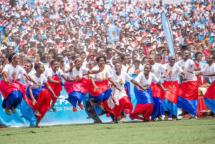 A traditional troupe welcomes Kagame to Cyumba Sector in Gicumbi yesterday. Courtesy.