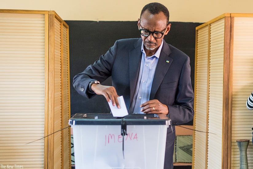 President Kagame and RPF-Inkotanyi flag bearer casts his vote at APE Rugunga school in Nyarugenge. / Courtesy