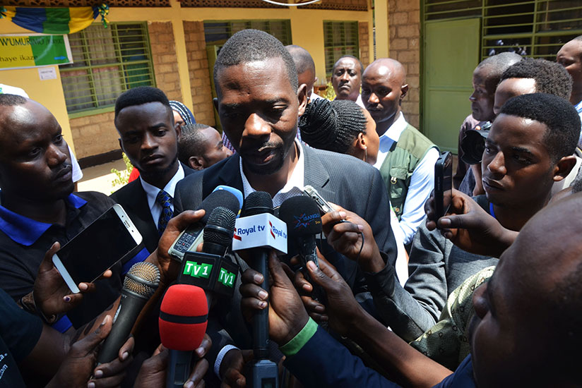 Mpayimana speaks to the media after casting his vote. / Sam Ngendahimana