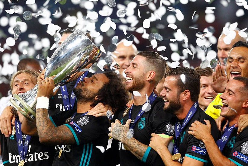 Marcelo kisses the Super Cup trophy after Real Madrid beat Manchester United 2-1 in the curtain-raiser in Skopje. / Internet photo