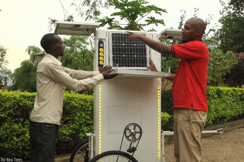 Nyirakarundi explains to one of the agents how the solar powered cart works. Courtesy. 