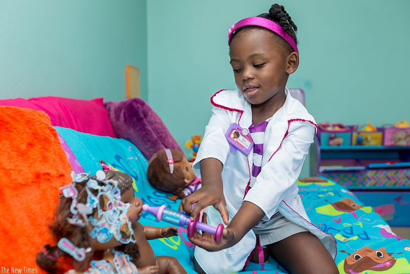 A child playing with toys. Research shows that toys stimulate brain development in children.  / Net photo.