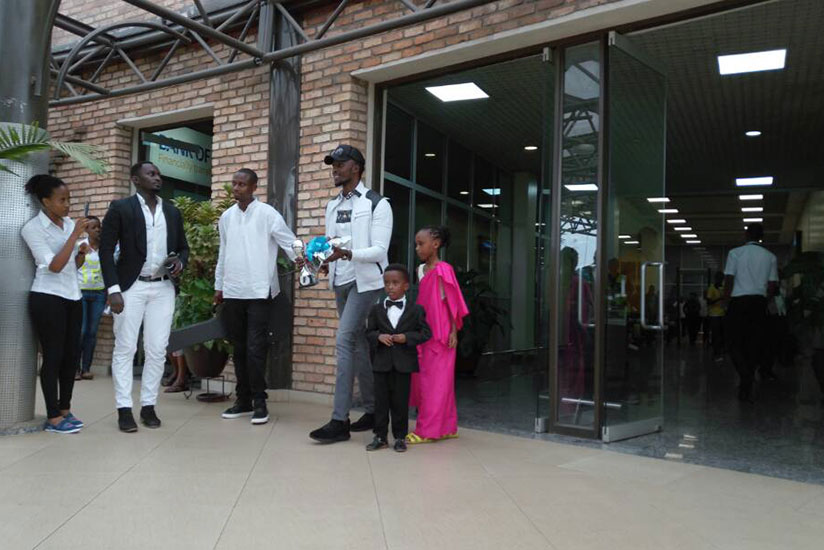 Meddy exits Kigali International Airport on Saturday afternoon. (Photos by Eddie Nsabimana)