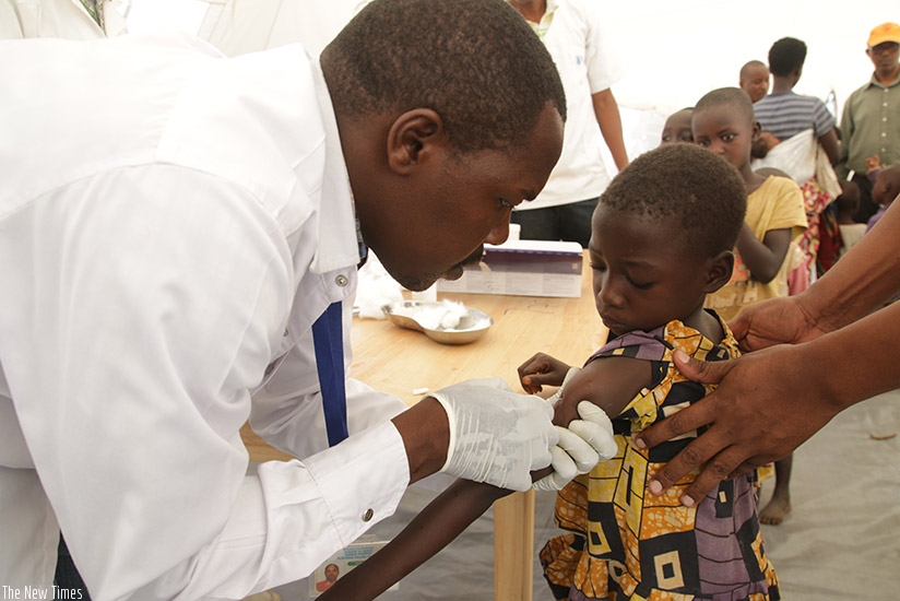 A doctor immunising a child. Children; make sure you always tell your parents if you feel sick so they can take you to the doctor. / u00a9UNICEF Rwanda/2015/Pflanz