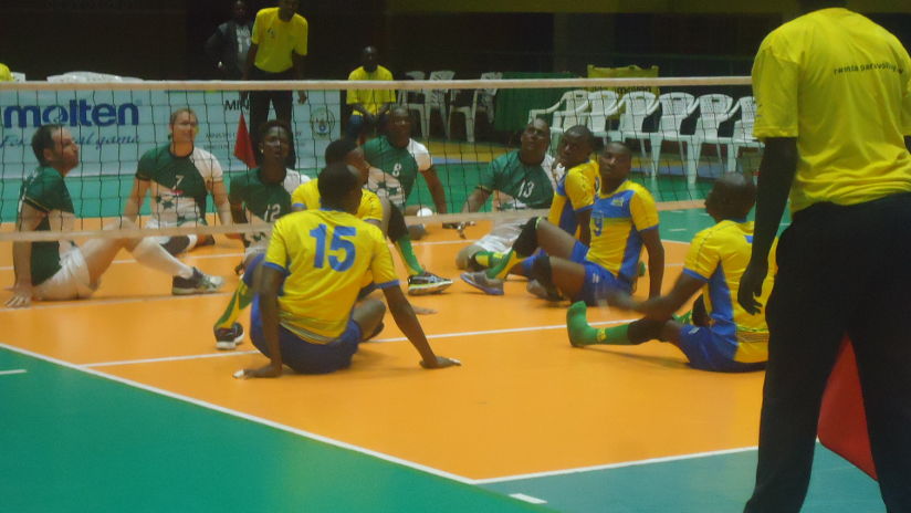 Hosts Rwanda defeated South Africa in three sets, 25-10, 25-16 and 25-17 in the opening game of the men's competition. / Pascal Bakomere