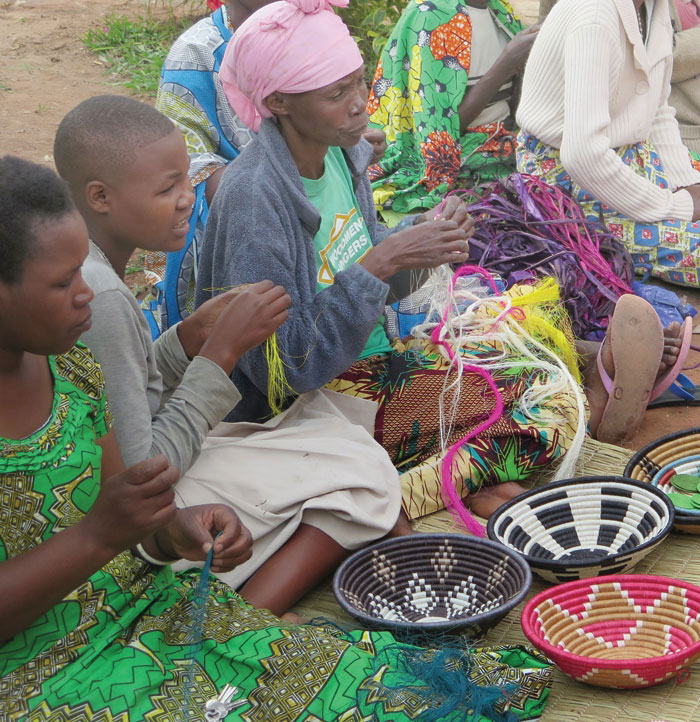 Women making handicrafts and baskets. / File