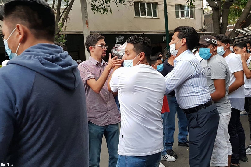 Rescue worker and residents raced to provide try to reach those still trapped in the rubble (Net photo)