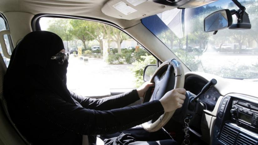 A Saudi woman drives through Riyadh, Saudi Arabia, October 28, 2013, during a campaign to end the ban on women drivers. / Internet photo