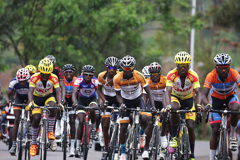 Rwandan cyclists in a peloton during the Muhazi Challenge, the 8th leg of the Rwanda Cycling Cup contest, in September 2017. / File