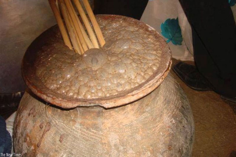 Local brew (Ikigage) in a pot. Net.