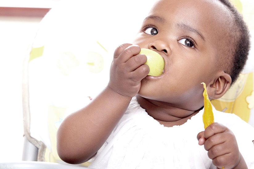 A toddler takes a snack. Toddlers thrive on routine and enjoy knowing what to expect. (Net photo)