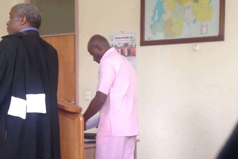 Mugisha (R) and his lawyer Jean De Deiu Murinzi during one of the hearing sessions. Net.
