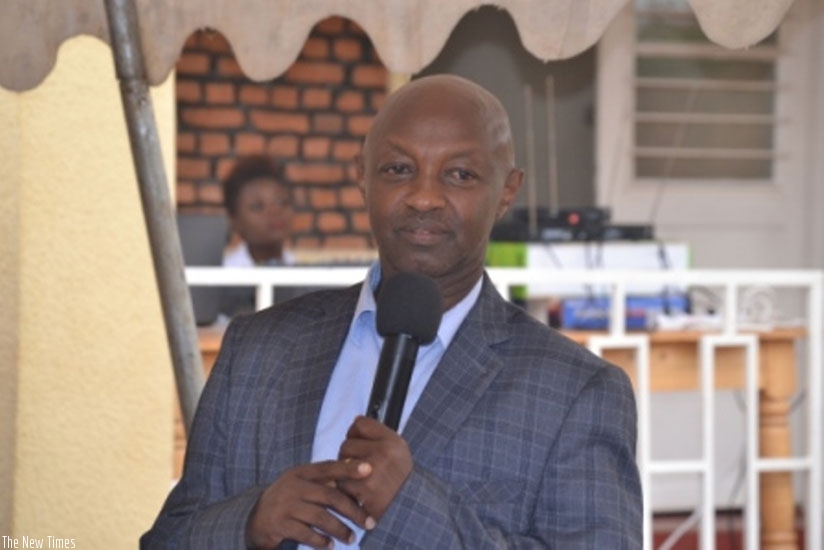 Safari speaks at the meeting. Courtesy.