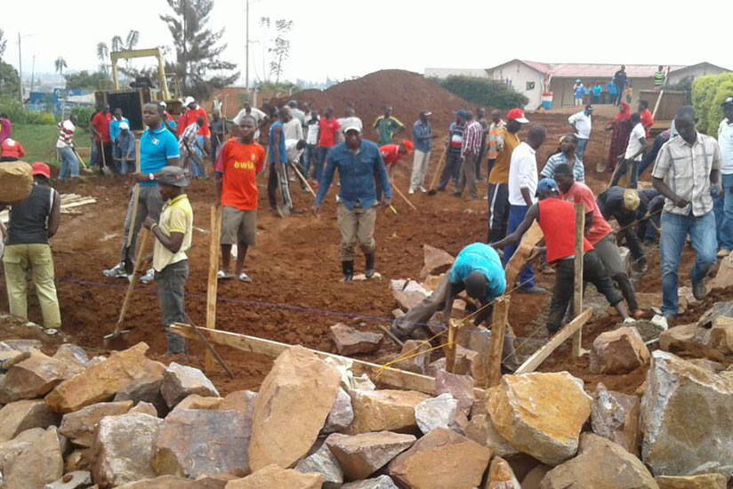 Kicukiro residents take part in the construction of the ECD centre. / Jean d'Amour Mbonyinshuti