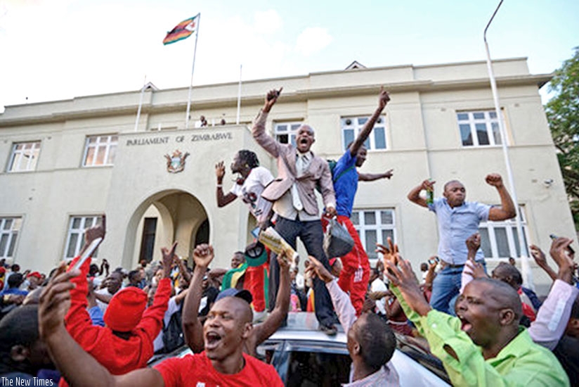 Zimbabweans celebrate outside the parliament building immediately after hearing the news that President Robert Mugabe had resigned Tuesday evening.  (Net photo)
